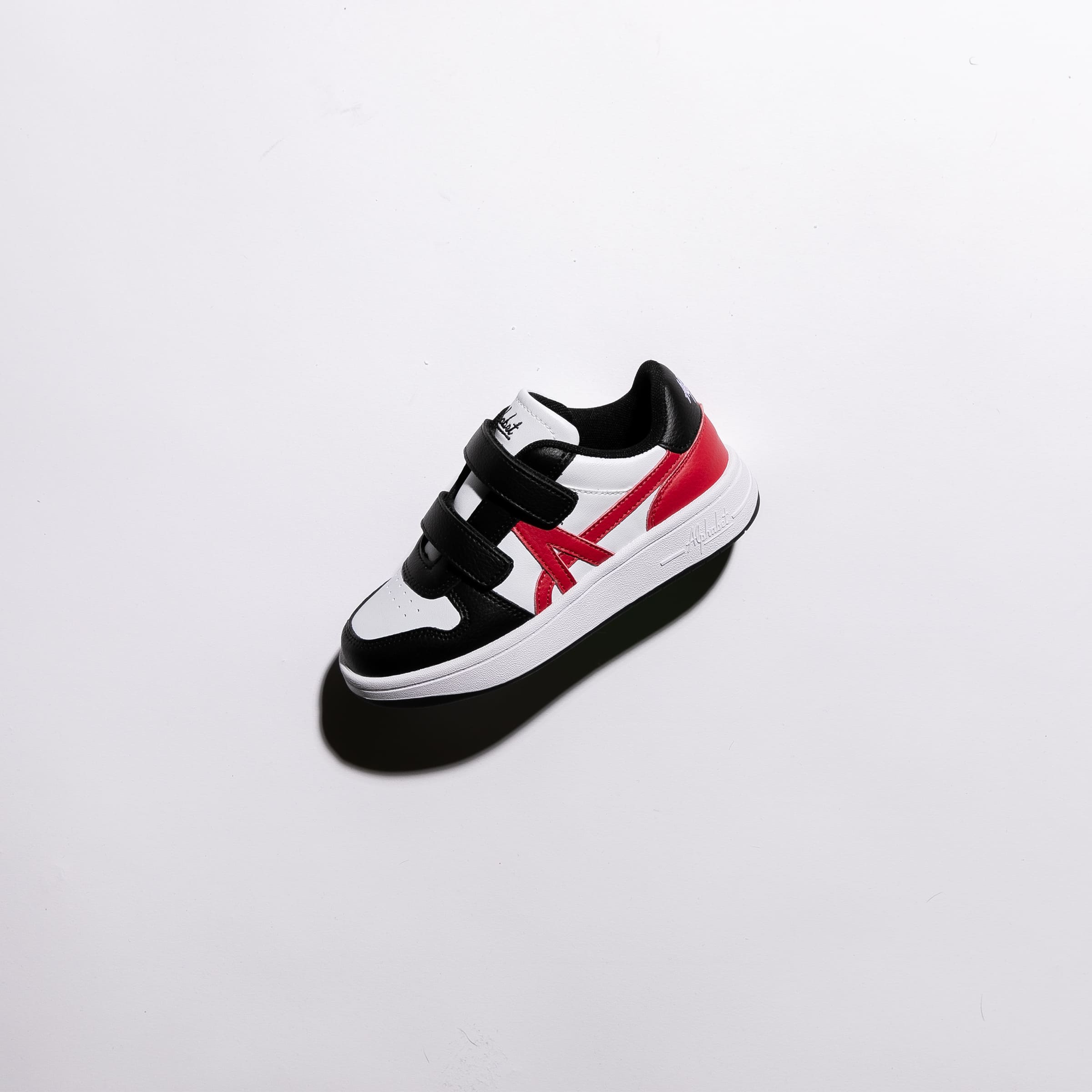 Wattles White/Black — Front